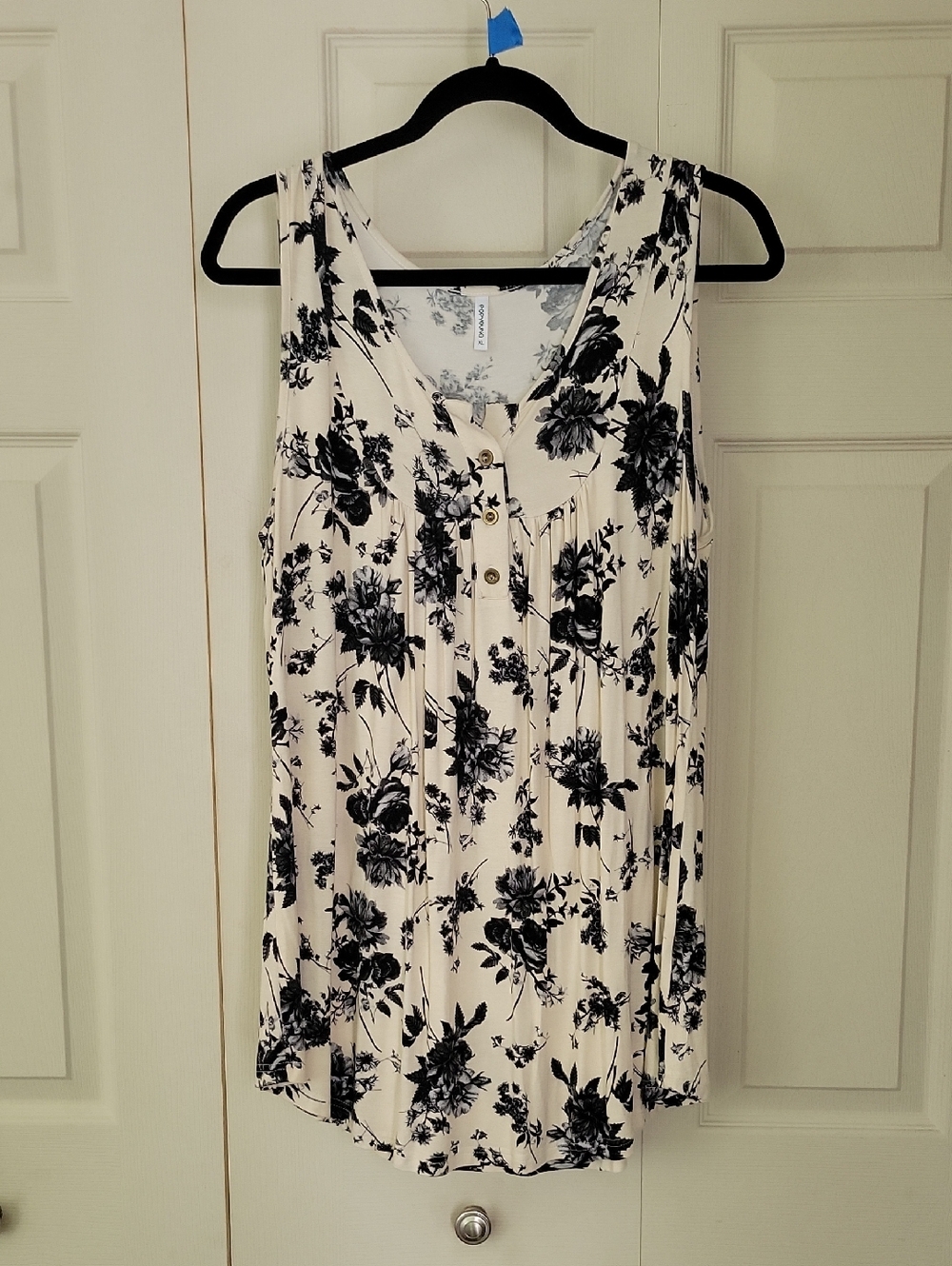 Cream Sleeveless Floral Button-Front Tank